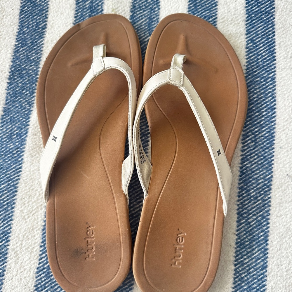 Hurley Women's Cream and Brown Sandals
